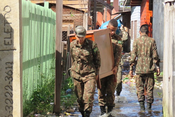 Exército Brasileiro começa ajudar na enchete de Laranjal do Jari
